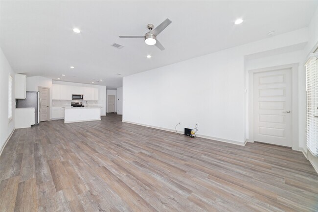 Building Photo - 7010 Fleetwood Crescent Wy