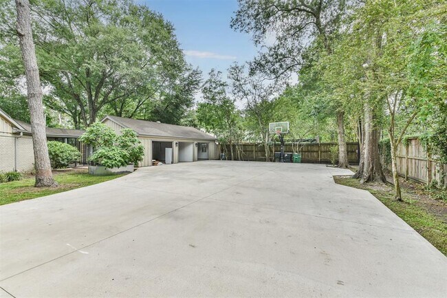 Building Photo - 12431 Broken Bough Dr