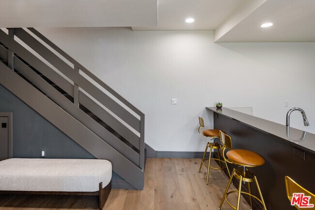 Building Photo - 118 Orlando Ave