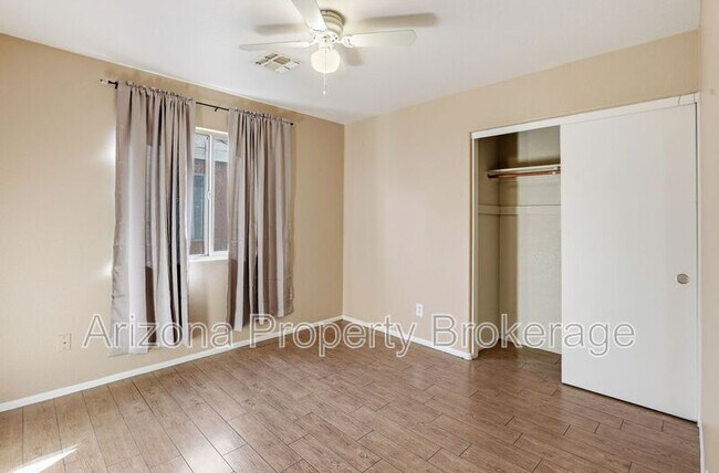 Building Photo - 919 E Monteleone St