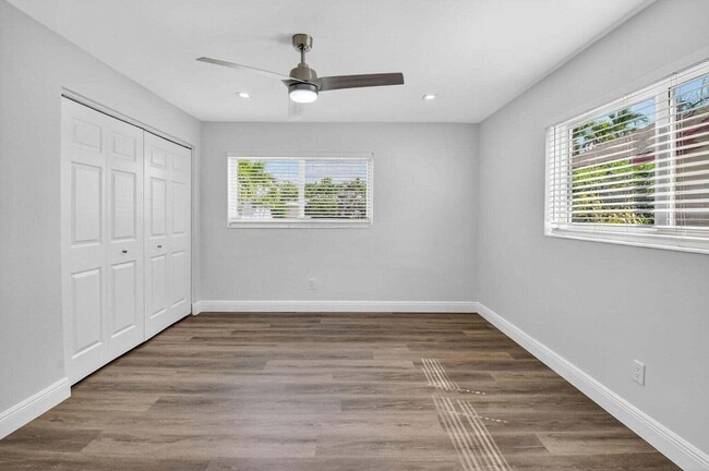 Building Photo - 714 SW 25th Ave