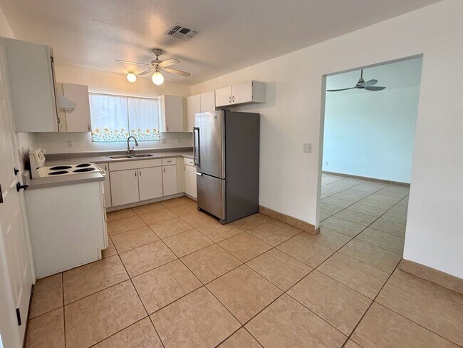 Building Photo - Charming three bedroom - two bathroom GREA...