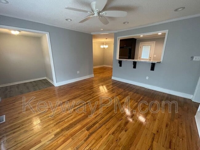 Building Photo - 506 Pershing Dr