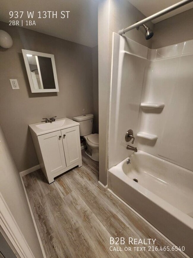 Building Photo - 937 W 13th St