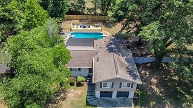 Building Photo - 725 Swamp Creek Dr