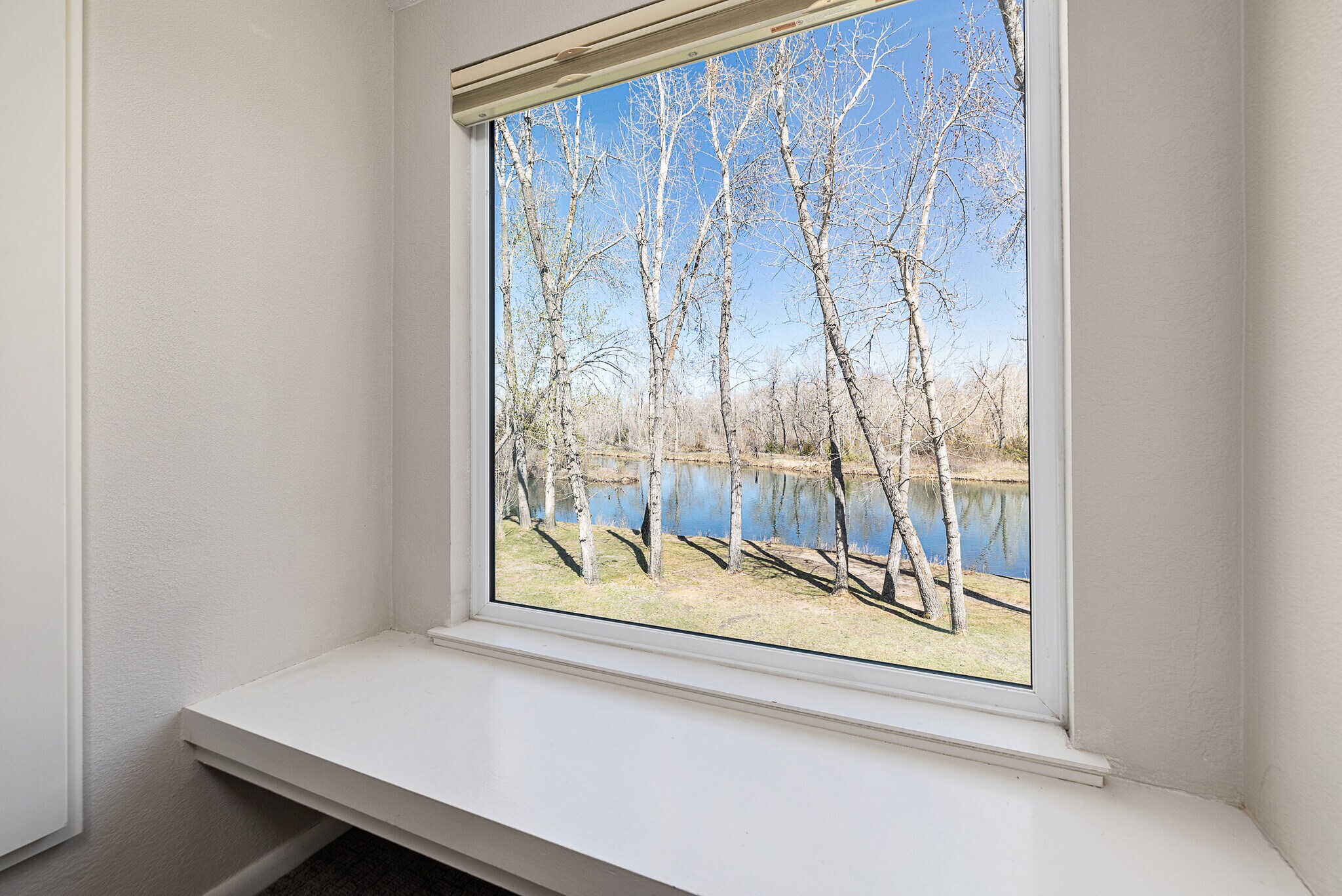 window bench in primary - 1927 S Teal Ln