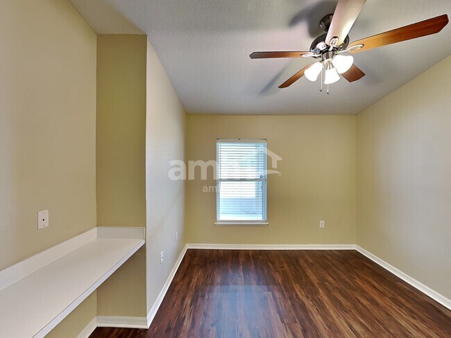 Building Photo - 194 Velveteen Place