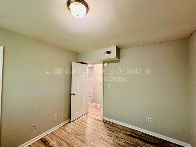 Building Photo - 211 Sunn Aire Ct