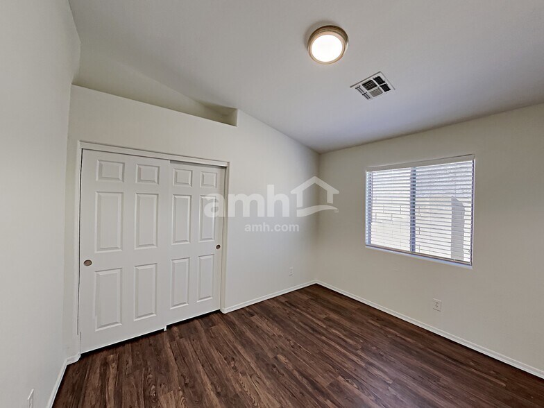 Building Photo - 13732 W Solano Dr