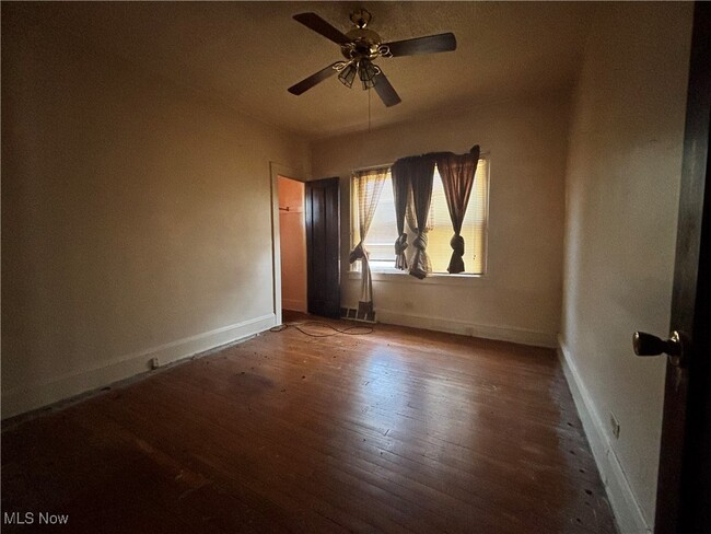 Building Photo - 1247 E 137th St