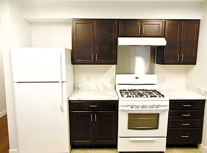 Building Photo - Flagstone Village