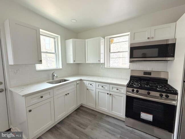 Building Photo - 1520 S Myrtlewood St