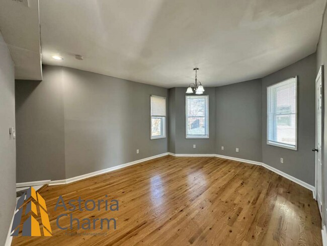 Building Photo - 3004 Clifton Ave