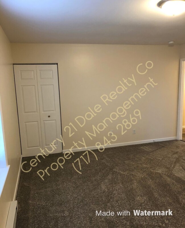 Building Photo - Beautifully Renovated 2 BR, 1.5 Bath in Do...