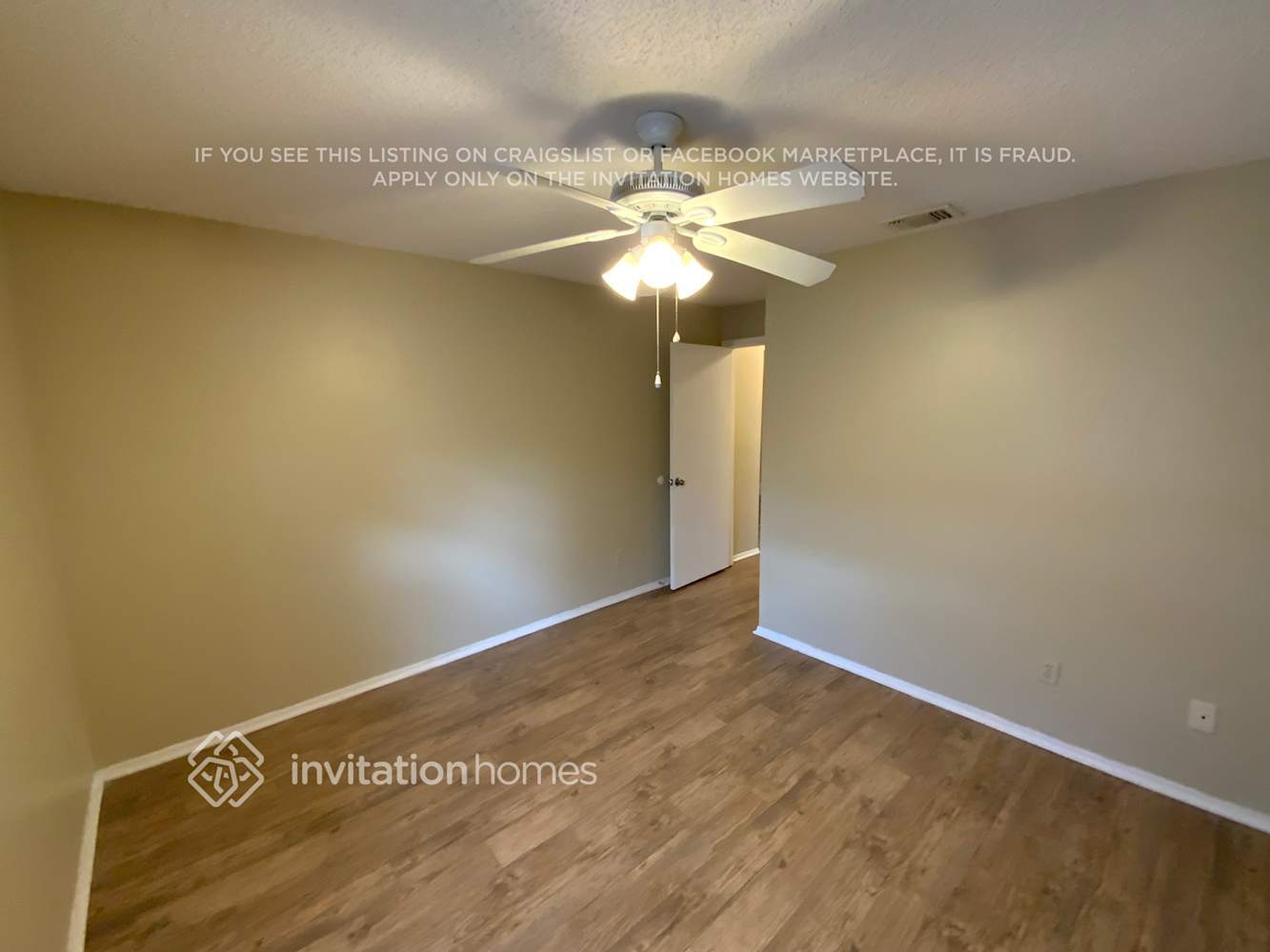 Building Photo - 3871 Biscayne Dr