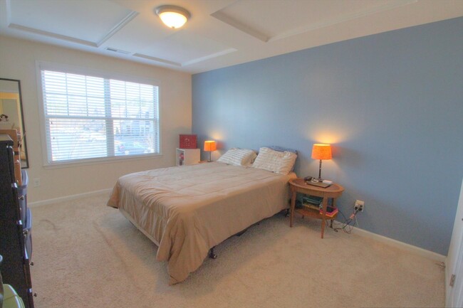 Building Photo - Beautiful 3 Bedroom/ 2.5 Bath Townhome in ...