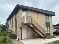 Building Photo - 705 Bustamante St