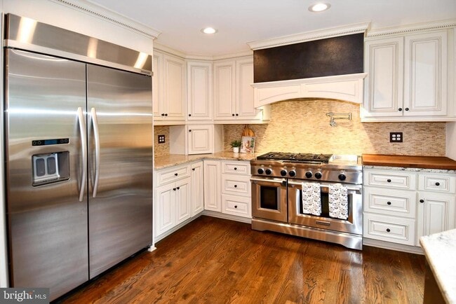 Building Photo - 12134 Holly Knoll Cir