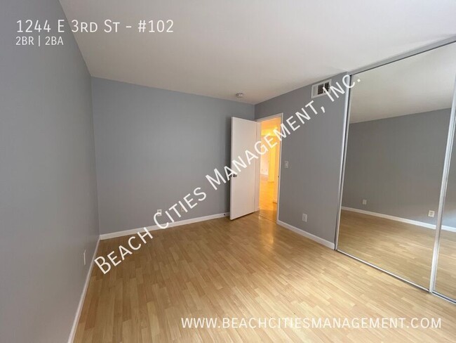 Building Photo - Awesome 2 Bedroom, 2 Baths and 1 Parking S...