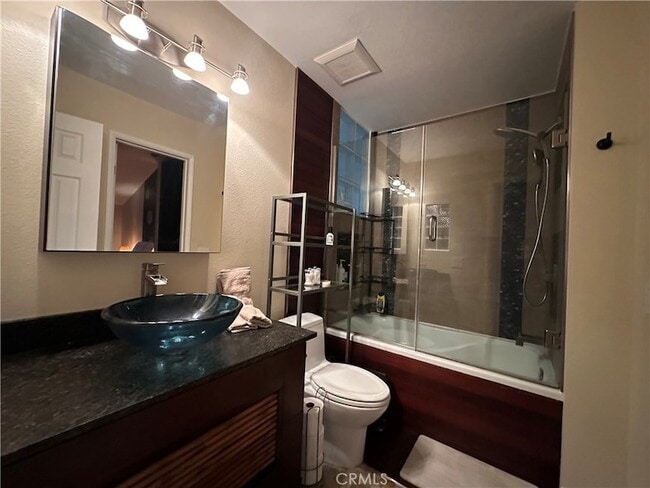 Building Photo - 2217 Vanderbilt Ln