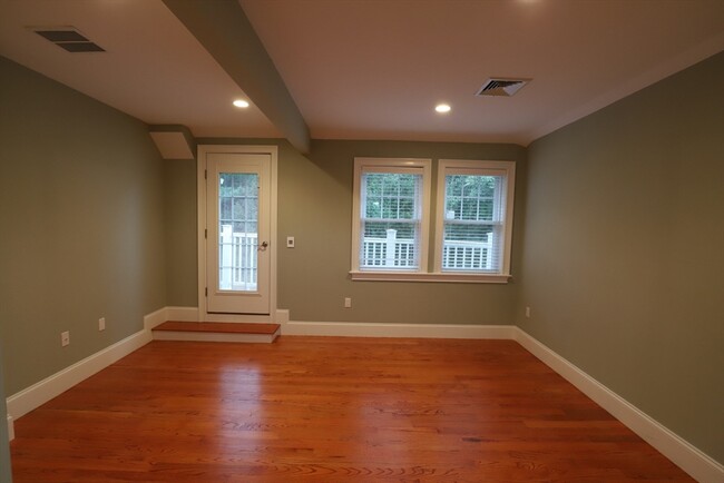 Building Photo - 62 Country Club Ln