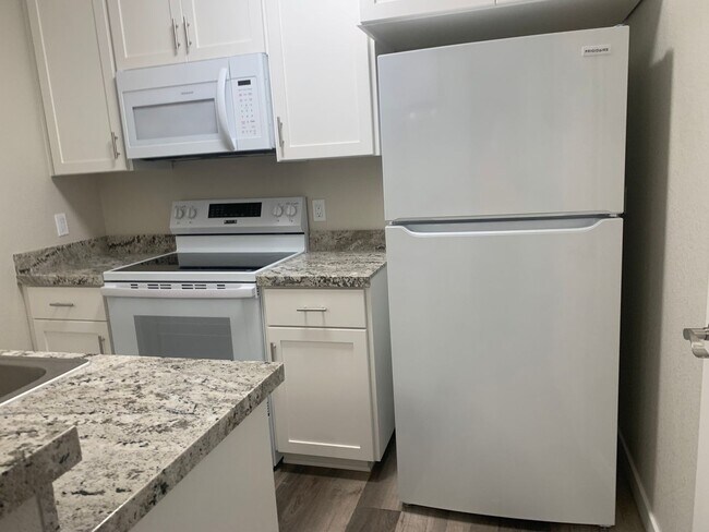 Building Photo - Downstairs 2 bed 2 bath brand new condo wi...