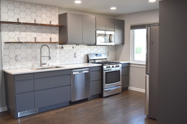 Building Photo - 607 Cherry Ave