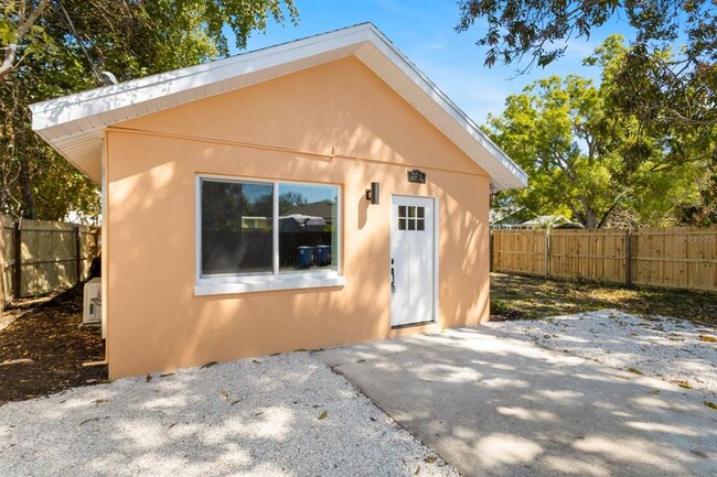 Primary Photo - 2517 Oakdale St S