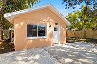 Building Photo - 2517 Oakdale St S
