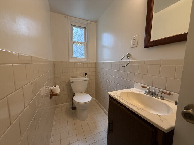 Building Photo - Updated Duplex in Prime Location with Ample Outdoor Space