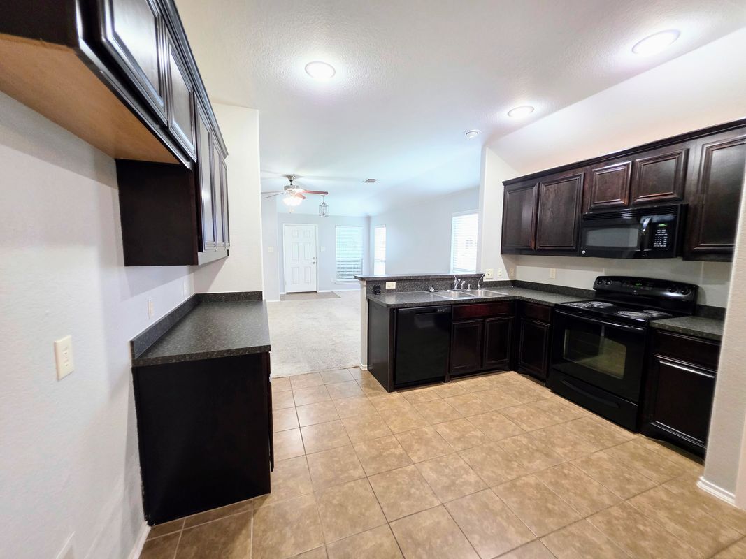 Building Photo - 1809 Rodeo Dr