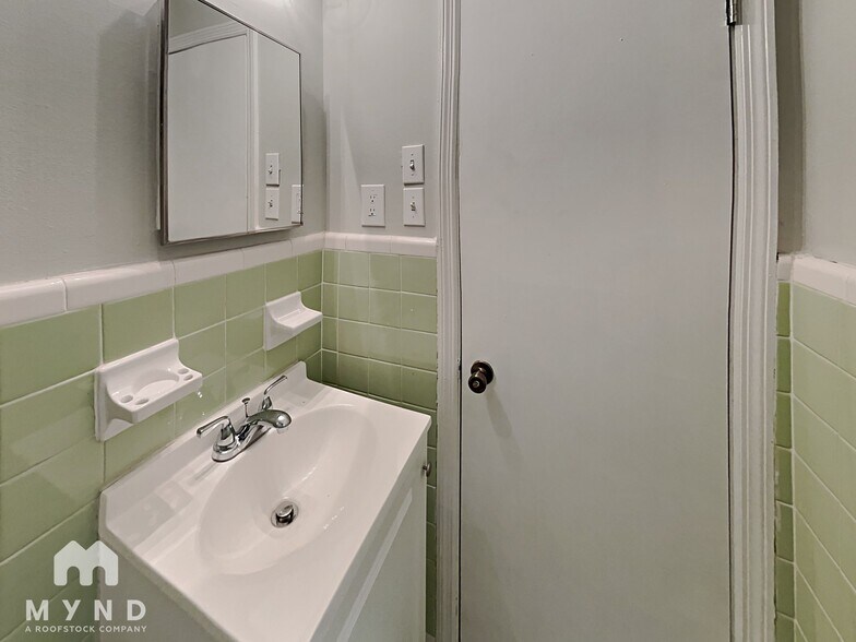 Building Photo - 152 Robin Hood Dr
