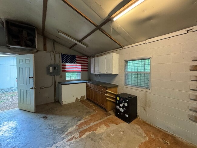 Building Photo - Private 3/2.5 Home with bonus room- $1,895