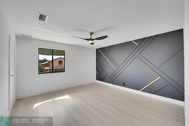 Building Photo - 6488 Via Rosa