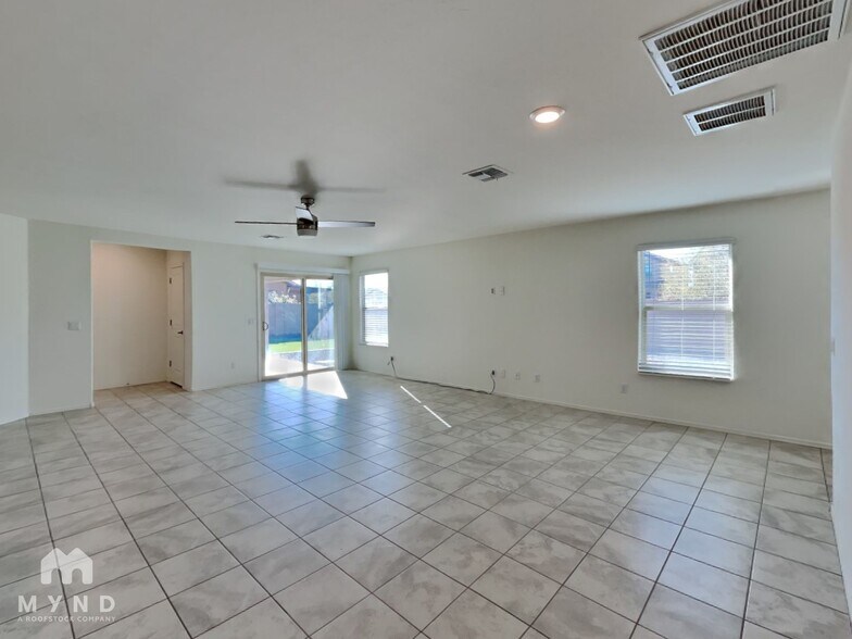 Building Photo - 10761 W Wexford Ln