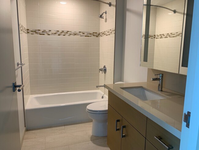 Building Photo - Keauhou Place - New one bedroom, 1 bath, 1 parking