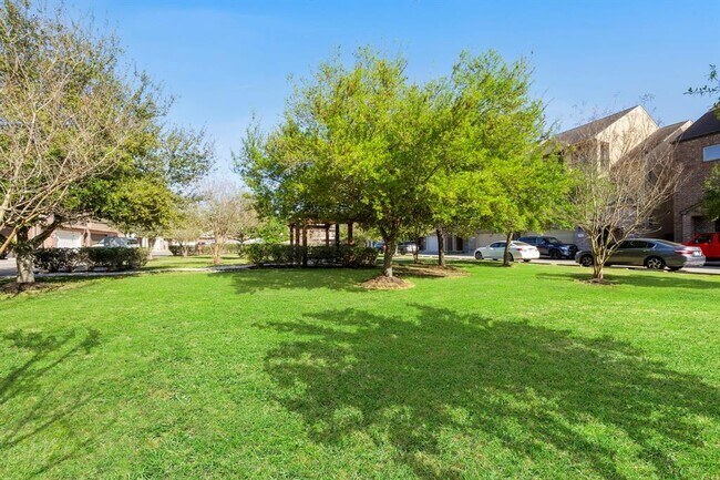 Building Photo - 11025 Upland Forest Dr