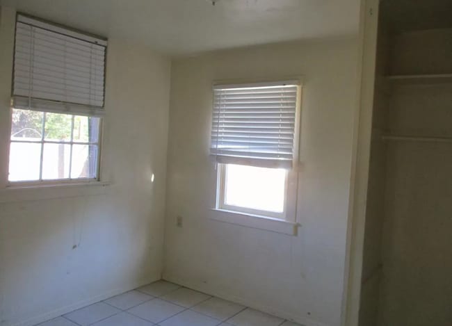 Building Photo - 826 Pomona Ave