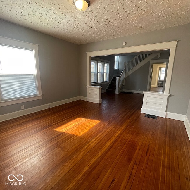 Building Photo - 854 N Tacoma Ave