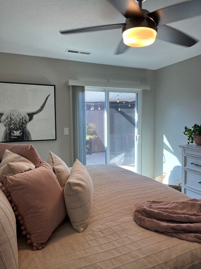 Building Photo - 55 E 700 S