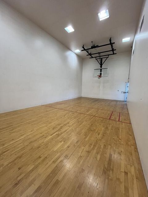 Building Photo - 713 Villa Cir