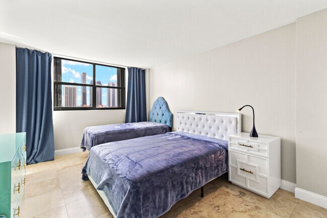 Building Photo - 290 174th St St