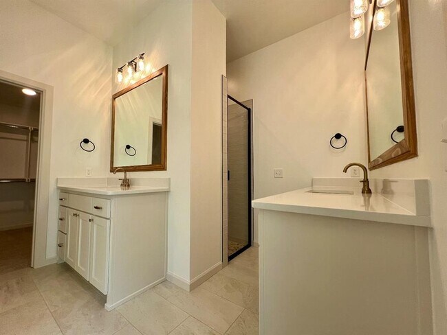 Building Photo - 9333 SW 42nd St