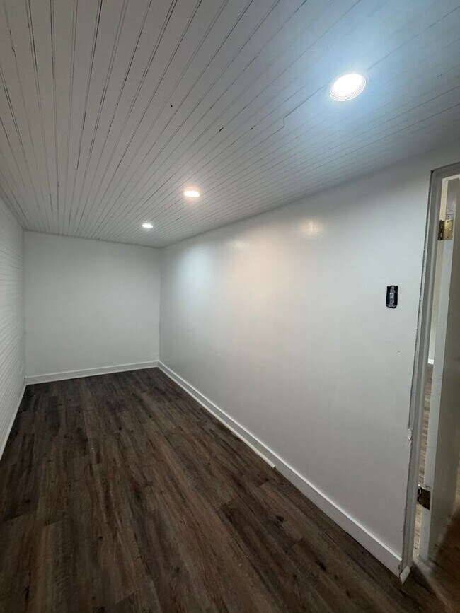 Building Photo - 196 Perkinsville Dr