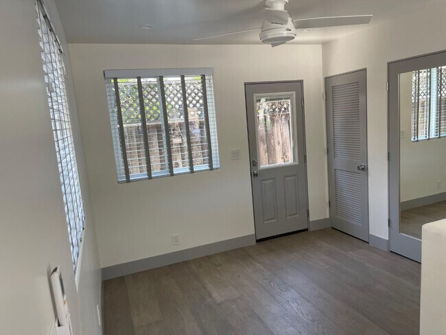 Building Photo - Myrtle St 954