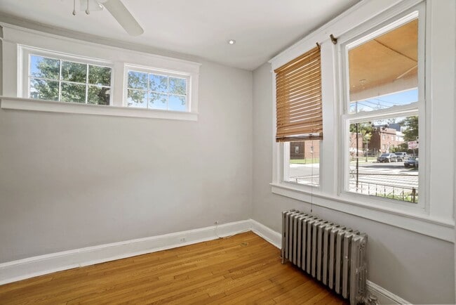 Building Photo - 1 Month Off! Available Now!  // 3bedroom 2.5 bathroom Condo// Trinidad//Private Parking Included