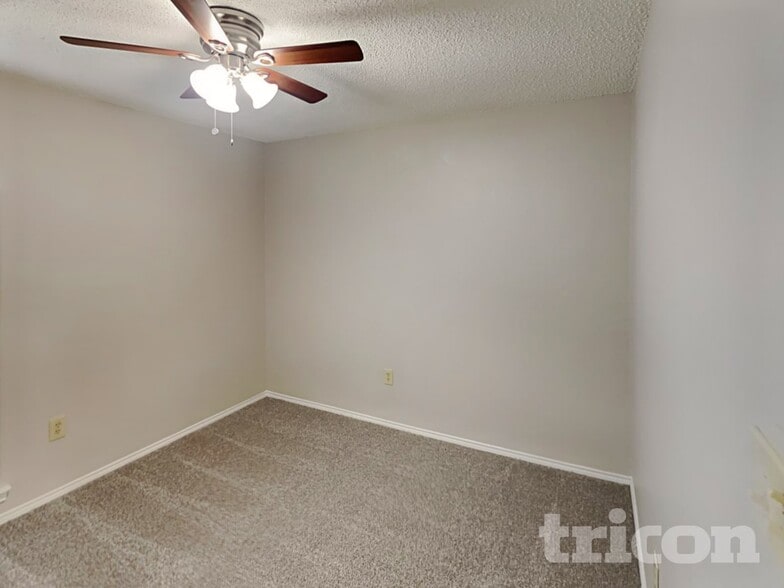 Building Photo - 5929 Birchill Road Watauga TX