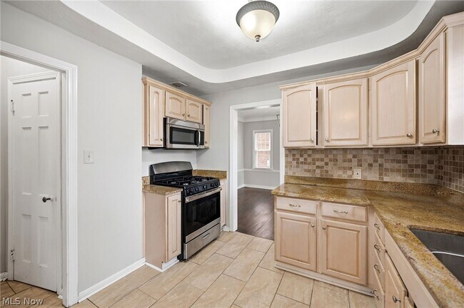 Building Photo - 3889 Grenville Rd