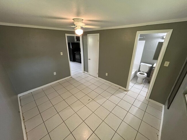 Building Photo - 1/1 Duplex near USF & Florida Hospital