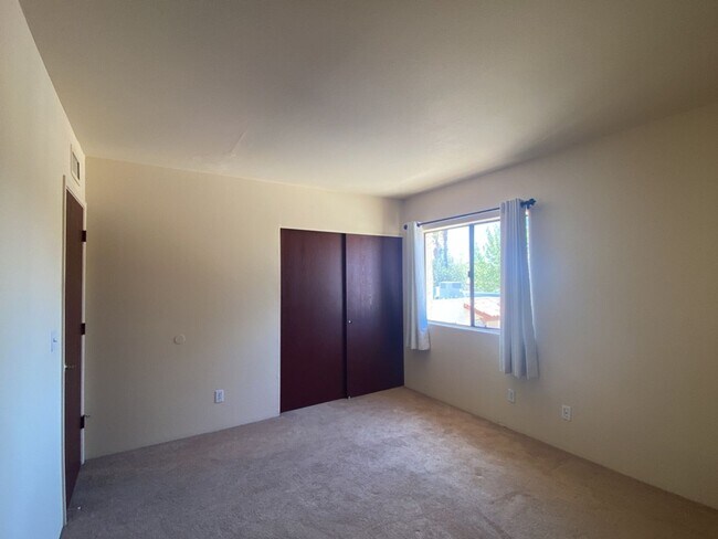 Building Photo - Very Nice 2 Bedroom Condo!!!